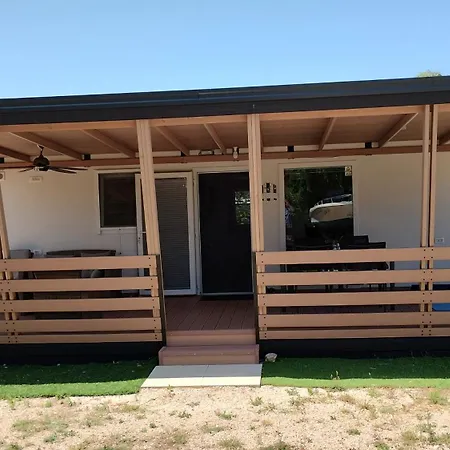 펜션 Sunrise Wellbeing Mobile For Mindful, Vegetarian, Active Rest, Just 35 Meters From The Sea Grebaštica