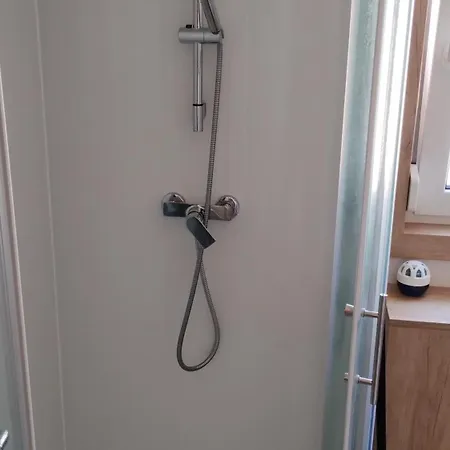 بيت للعطل Sunrise Wellbeing Mobile For Mindful, Vegetarian, Active Rest, Just 35 Meters From The Sea Grebaštica