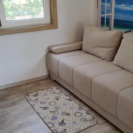 Holiday home Sunrise Wellbeing Mobile For Mindful, Vegetarian, Active Rest, Just 35 Meters From The Sea Grebastica