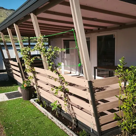 Holiday home Sunrise Wellbeing Mobile For Mindful, Vegetarian, Active Rest, Just 35 Meters From The Sea Grebastica