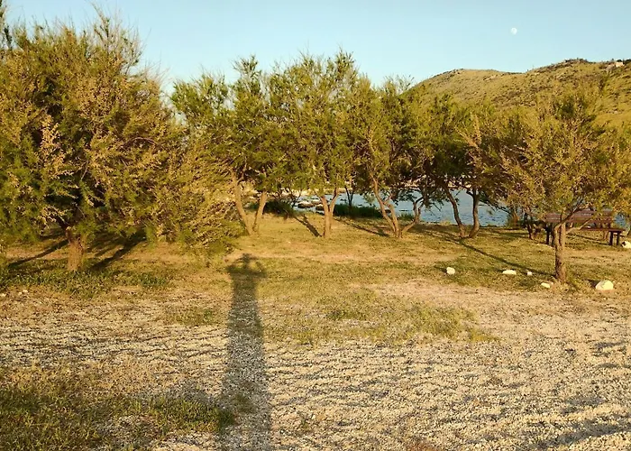 Sunrise Wellbeing Mobile For Mindful, Vegetarian, Active Rest, Just 35 Meters From The Sea Casa de Férias Grebaštica