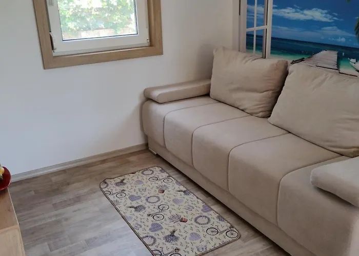 Casa de Férias Sunrise Wellbeing Mobile For Mindful, Vegetarian, Active Rest, Just 35 Meters From The Sea Grebaštica